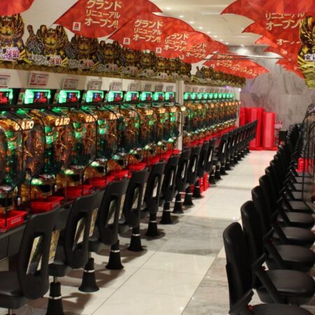 Pachinko-operator Okura ziet het verlies kleiner worden, maar de omzet daalt in FY21 door sluitingen
