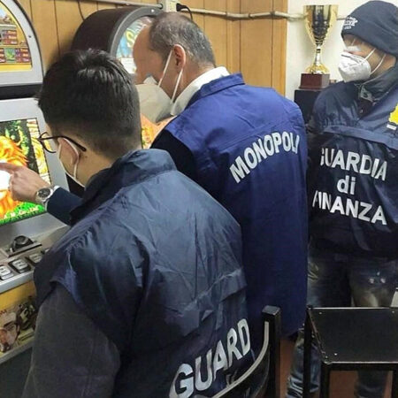 Italiaanse aanklagers kunnen tot 71 mensen berechten wegens illegale online gokactiviteiten