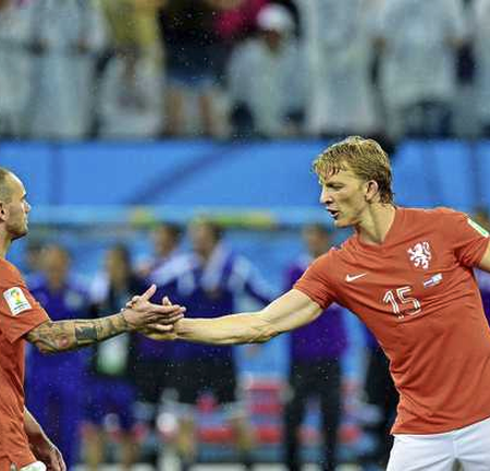 Dirk Kuyt en Wesley Sneijder hoorden als getuigen in het drugsonderzoek van de Haagse peetvader Piet S.