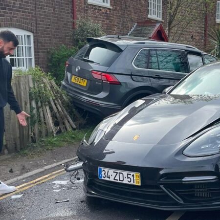 Manchester United-ster Bruno Fernandes betrokken bij auto-ongeluk, maar ongedeerde middenvelder nog steeds klaar om te trainen en fit te zijn voor Liverpool op dinsdag
