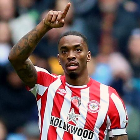 Toney van Brentford voor acht maanden geschorst wegens weddenschap