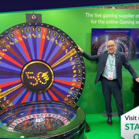 TCSJOHNHUXLEY kondigt de lancering van zijn gloednieuwe website aan.