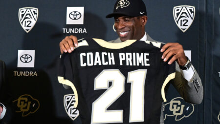 Deion Sanders koopt zonnebril voor volledige selectie na CSU Shade
