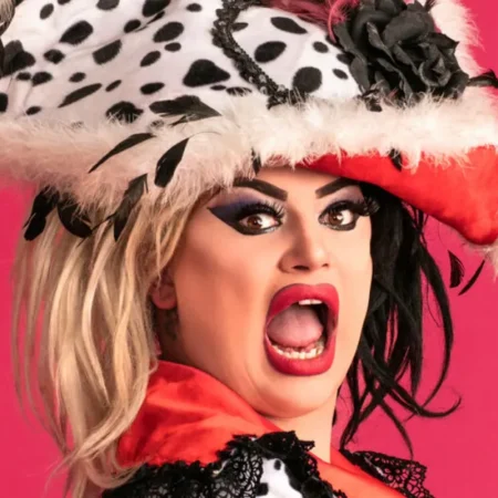 ASA oordeelt dat de Mecca Bingo drag queen-advertentie in strijd is met de kansspelrichtlijnen!