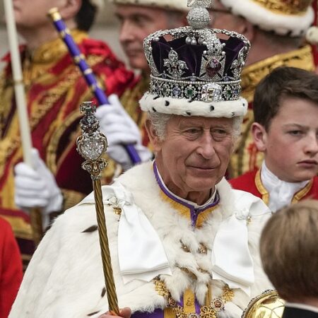 Koning Charles kondigt aan dat het Engelse voetbal wordt beschermd door een onafhankelijke toezichthouder