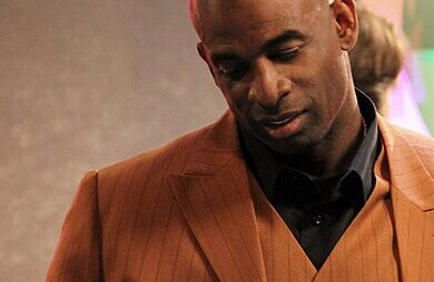 Deion Sanders volgt Stephen Curry op als SI’s Sportman van het Jaar 2023