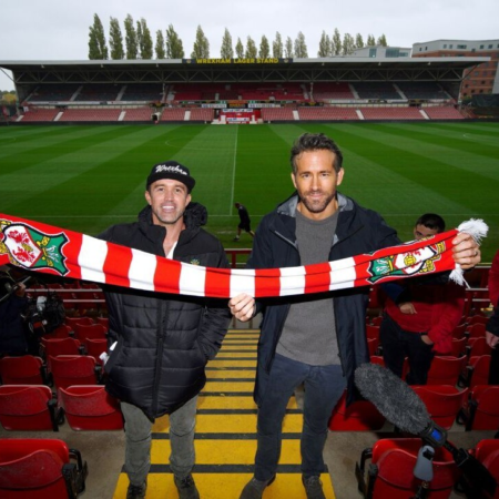 Wrexham AFC ziet internationale wedstrijden met nieuwe Kop-stand