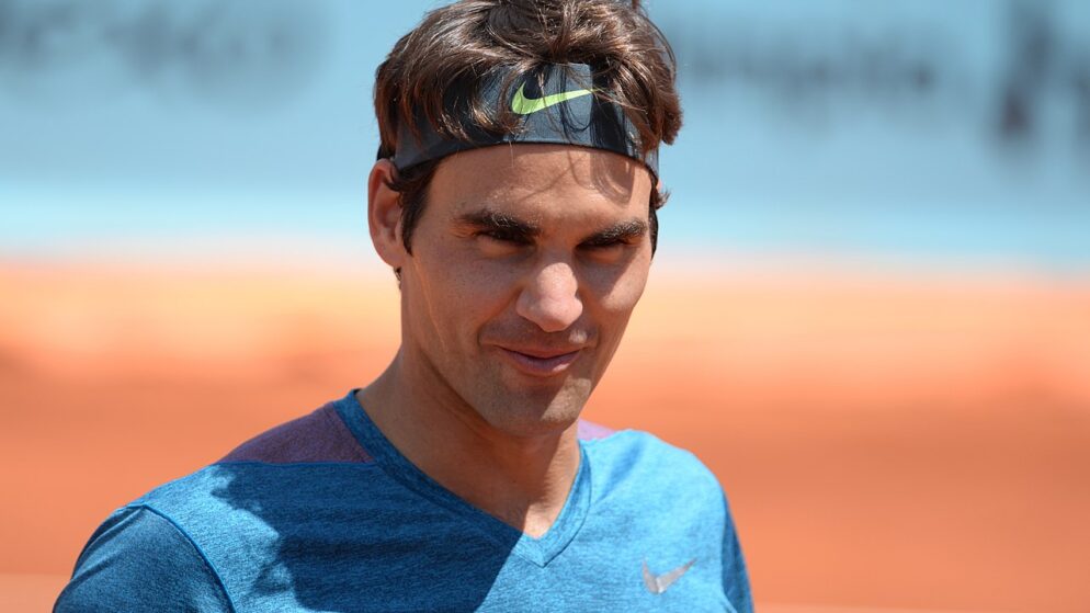 Roger Federer lanceert een brillenlijn samen met Oliver Peoples