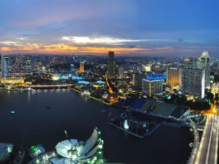 Singapore onderzoekt 11 verdachten in verband met vermeende illegale online kansspelpraktijken.