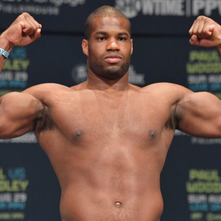 Daniel Dubois tekent bij NVA SEG voorafgaand aan cruciaal gevecht