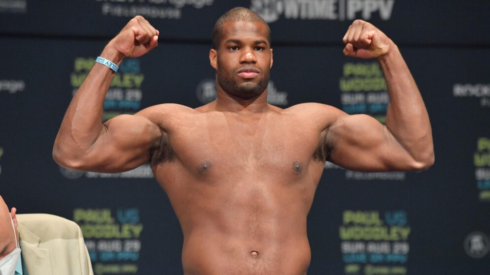 Daniel Dubois tekent bij NVA SEG voorafgaand aan cruciaal gevecht