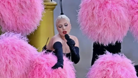 Lady Gaga trapt Olympische Spelen af met optreden tijdens openingsceremonie