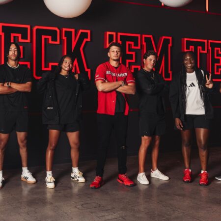 Patrick Mahomes tekent 6 studenten van Texas Tech voor nieuwe NIL-cohort