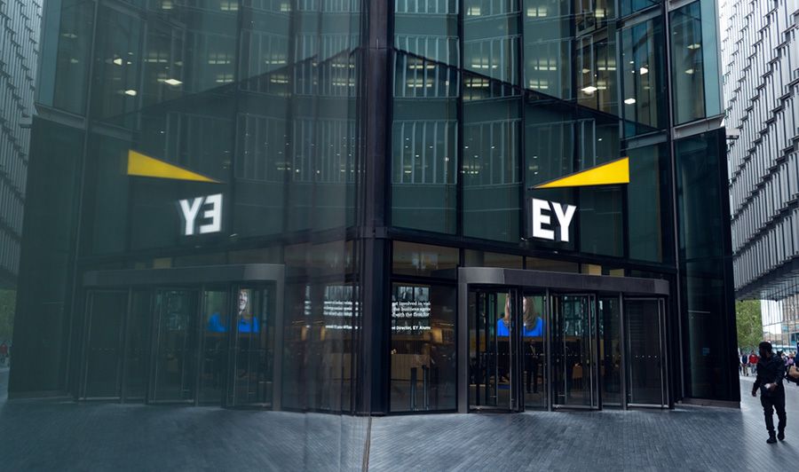 EY-klokkenluider beweert dat bedrijf georganiseerde misdaad-gekoppelde kansspel klanten mogelijk maakte