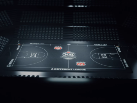 De nieuwe samenwerking tussen de Big 12 en ASB GlassFloor brengt LED-veldtechnologie naar de toernooien voor mannen en vrouwen, wat nieuwe mogelijkheden biedt voor verhalen vertellen en inkomsten genereren.